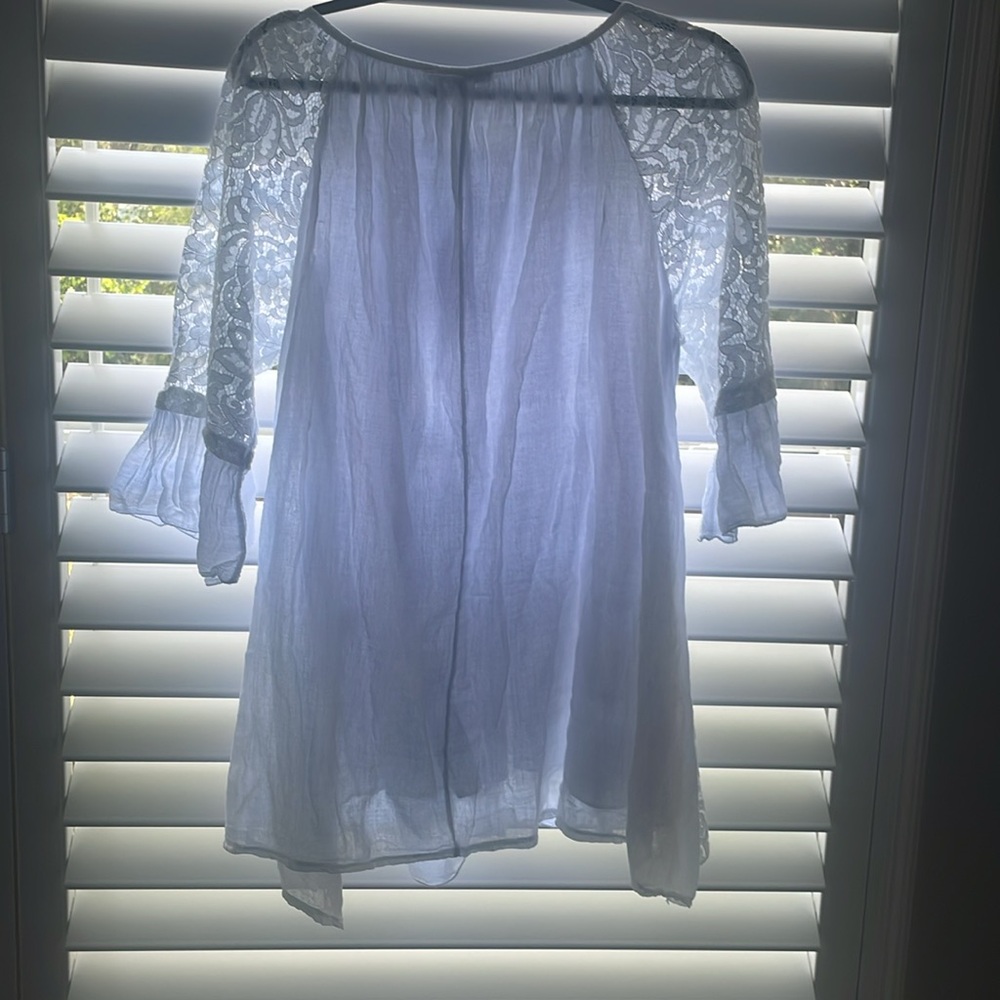 Tempo Paris Romantic White Asymmetrical 3/4 Sleeve Blouse - Picture 5 of 5